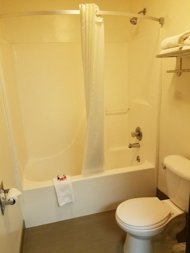 Super 8 By Wyndham Chicago O'hare Airport 2*